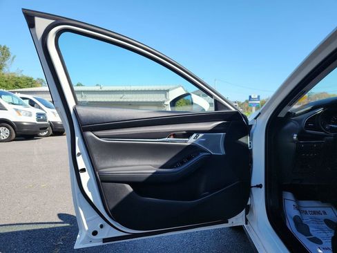 Used 2021 MAZDA MAZDA3 s image 32