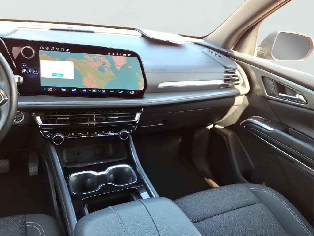 Used 2024 Chevrolet Traverse LT FWD image 23