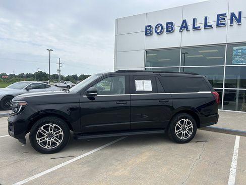Used 2025 Ford Expedition Max Active AWD/4WD image 2