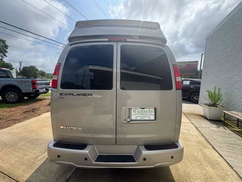 Used 2022 Chevrolet Express 2500 Extended w/ Enhanced Convenience Package RWD image 6