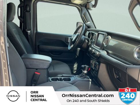 Used 2023 Jeep Wrangler Unlimited Sahara AWD/4WD image 11