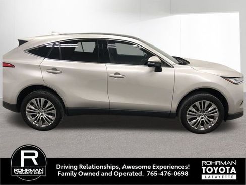 Used 2023 Toyota Venza Limited image 9