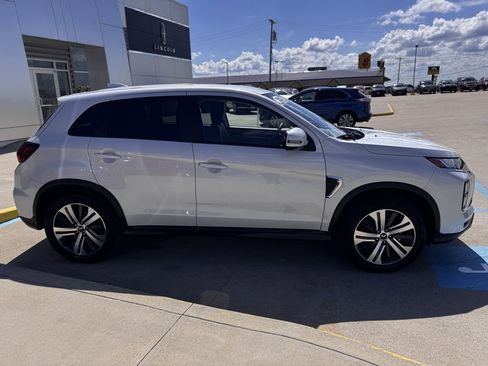 Used 2024 Mitsubishi Outlander Sport SE image 3