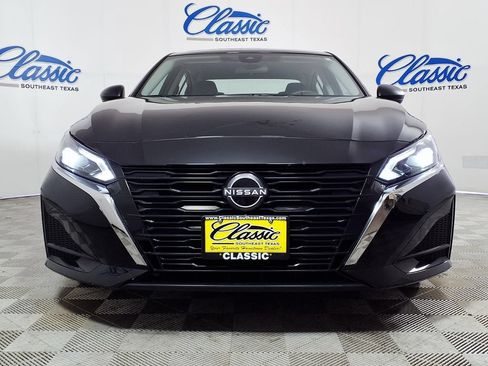 Used 2025 Nissan Altima 2.5 SV FWD image 3