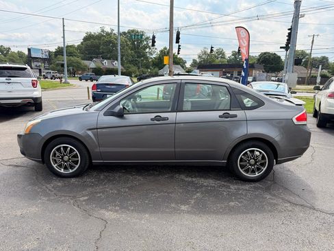 Used 2010 Ford Focus SE FWD image 4