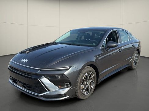 Used 2025 Hyundai Sonata SEL FWD image 3