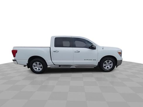 Used 2018 Nissan Titan SV w/ SV Convenience Package image 9