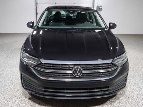 Used 2024 Volkswagen Jetta SE image 4