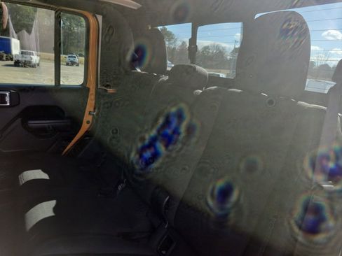 Used 2021 Jeep Gladiator Willys image 29