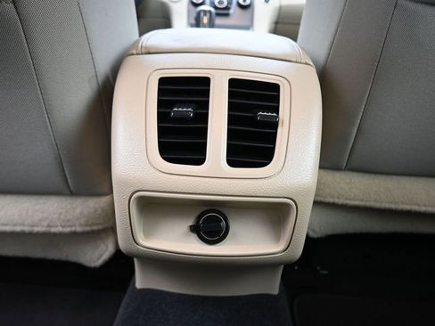 Used 2017 Ford Taurus SE image 30