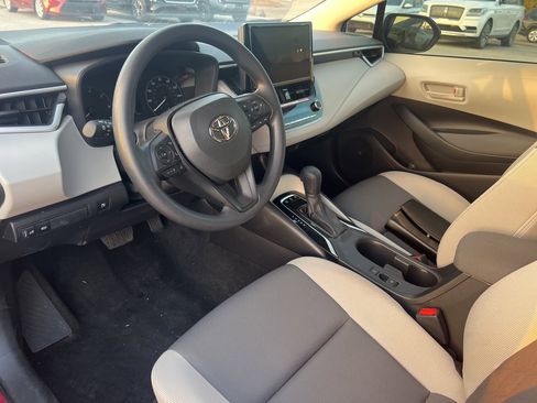 Used 2025 Toyota Corolla LE image 8