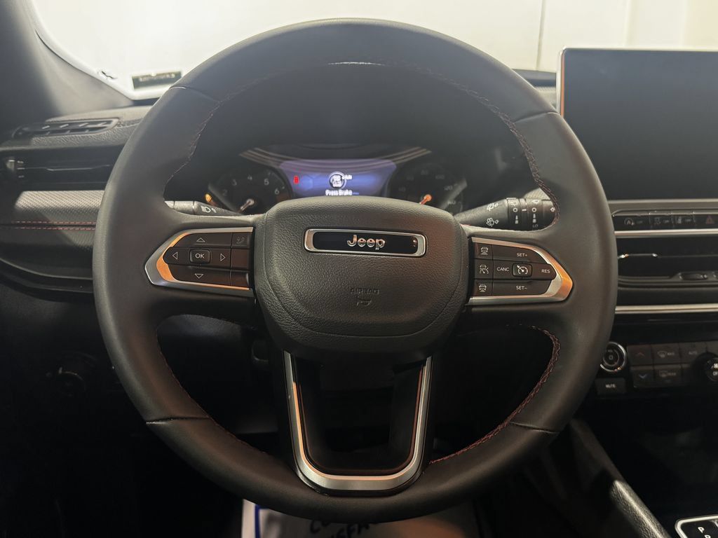 Used 2025 Jeep Compass Trailhawk AWD/4WD image 5