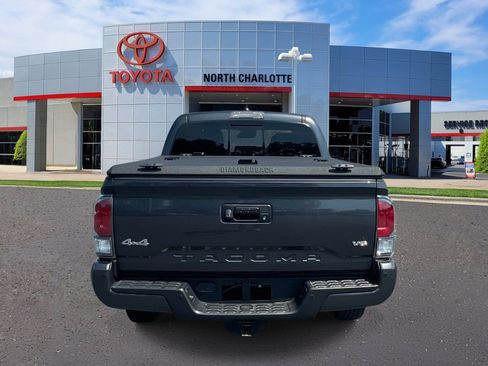 Used 2022 Toyota Tacoma Limited AWD/4WD image 5
