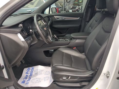 Used 2024 Cadillac XT6 Luxury AWD/4WD image 17