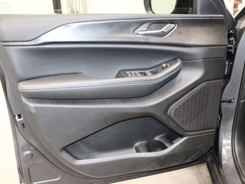 New 2025 Jeep Grand Cherokee Laredo image 14