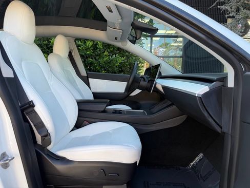 Used 2022 Tesla Model Y Performance AWD/4WD image 33