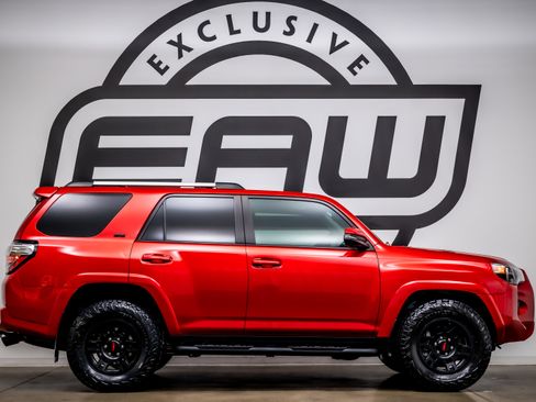 Used 2023 Toyota 4Runner SR5 Premium w/ Moonroof Package image 8