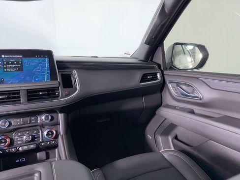 Used 2024 GMC Yukon SLT w/ SLT Luxury Package image 27