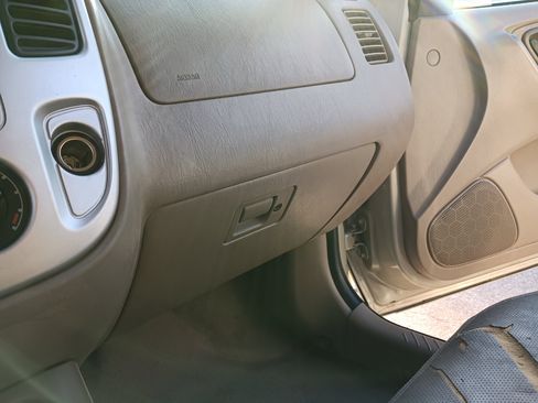 Used 2005 Ford Escape Limited image 32