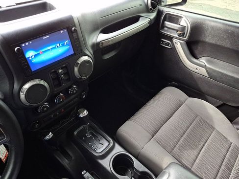 Used 2012 Jeep Wrangler Unlimited Sport image 29