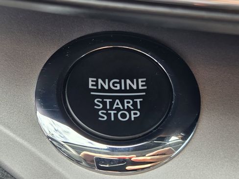 Used 2023 Ford Explorer XLT w/ Equipment Group 202A RWD image 18