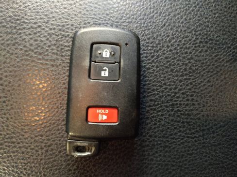 Used 2018 Toyota RAV4 XLE image 32