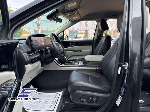Used 2024 Kia Carnival SX image 35