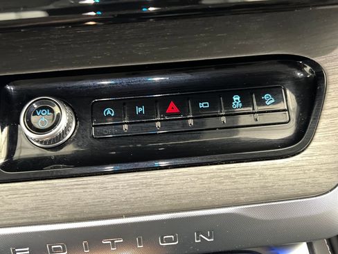Used 2025 Ford Expedition Platinum AWD/4WD image 69