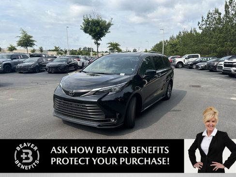 Used 2026 Toyota Sienna XLE FWD image 1