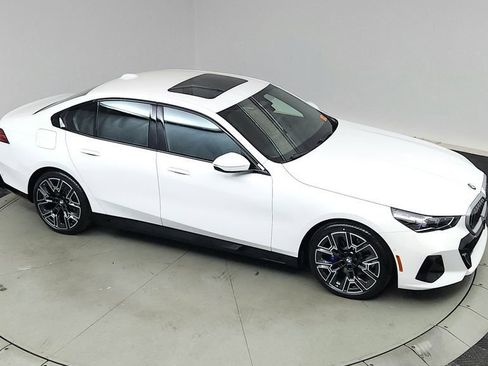 Used 2026 BMW 530i xDrive w/ M Sport Package AWD/4WD image 9