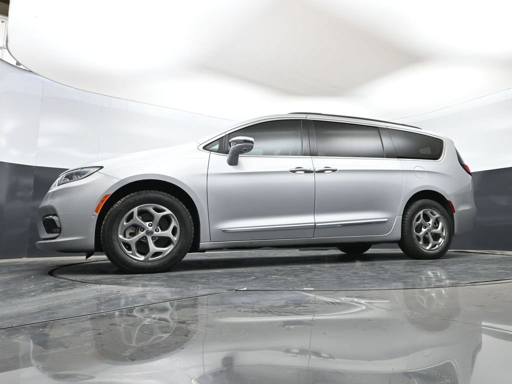 Used 2022 Chrysler Pacifica Limited AWD/4WD image 51