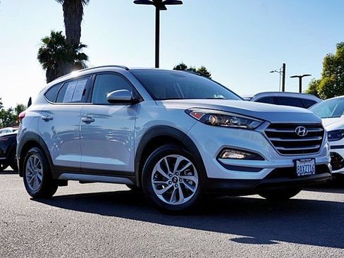 Used 2017 Hyundai Tucson SE FWD image 2