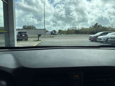 Used 2025 Nissan Versa SV image 17