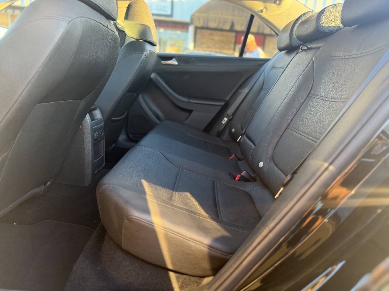 Used 2012 Volkswagen Jetta SE FWD image 13