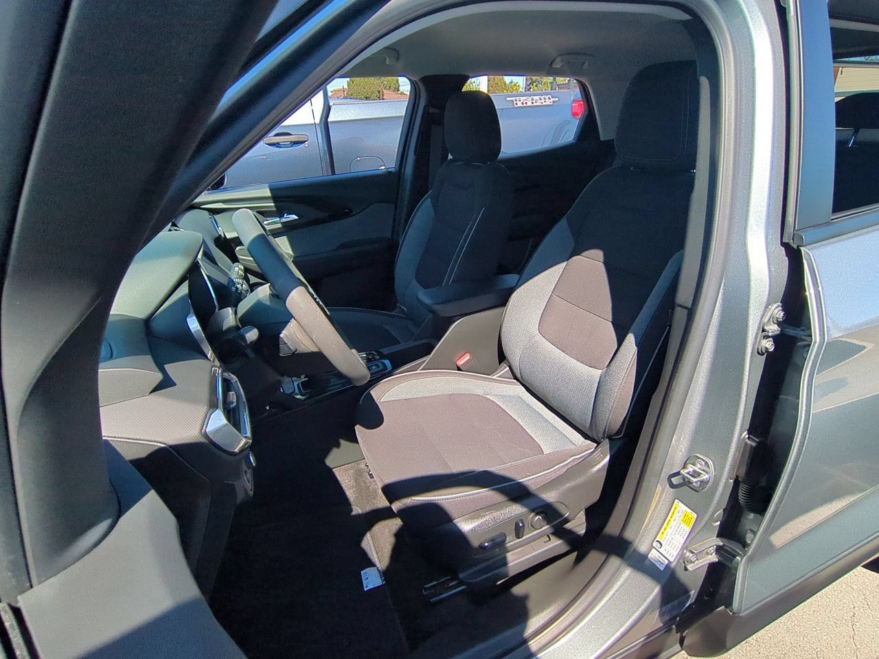 Used 2023 Chevrolet TrailBlazer LT FWD image 18