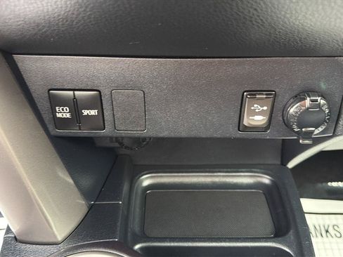 Used 2018 Toyota RAV4 LE w/ All Weather Liner Package AWD/4WD image 27