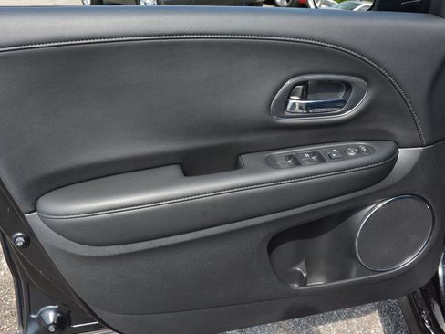 Used 2019 Honda HR-V Touring image 9