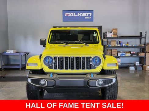 Used 2024 Jeep Wrangler Unlimited Sahara w/ Technology Group AWD/4WD image 2