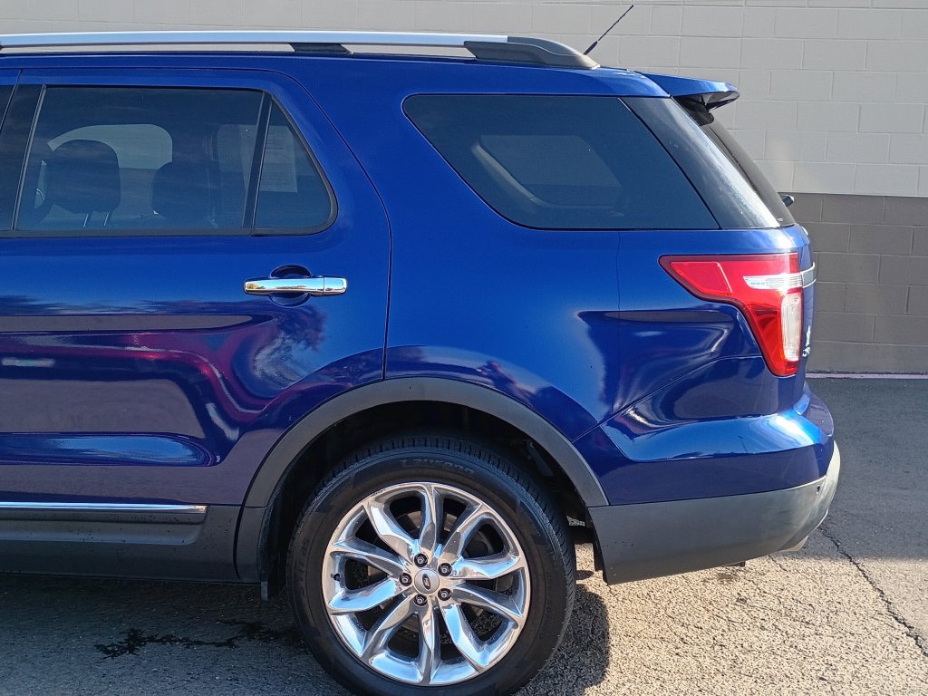 Used 2014 Ford Explorer XLT w/ Equipment Group 202A AWD/4WD image 8