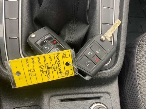 Used 2019 Volkswagen Golf S w/ Driver Assistance Package AWD/4WD image 19