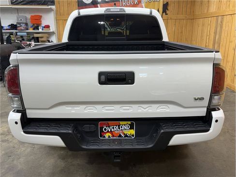 Used 2022 Toyota Tacoma TRD Off-Road w/ Technology Package AWD/4WD image 7