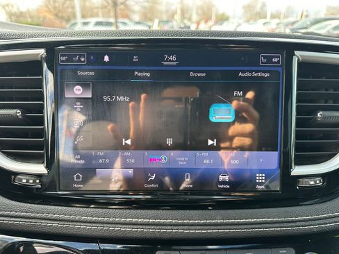 Used 2021 Chrysler Pacifica Touring-L w/ S Appearance Package image 22