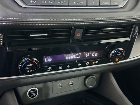 Used 2021 Nissan Rogue SV image 23