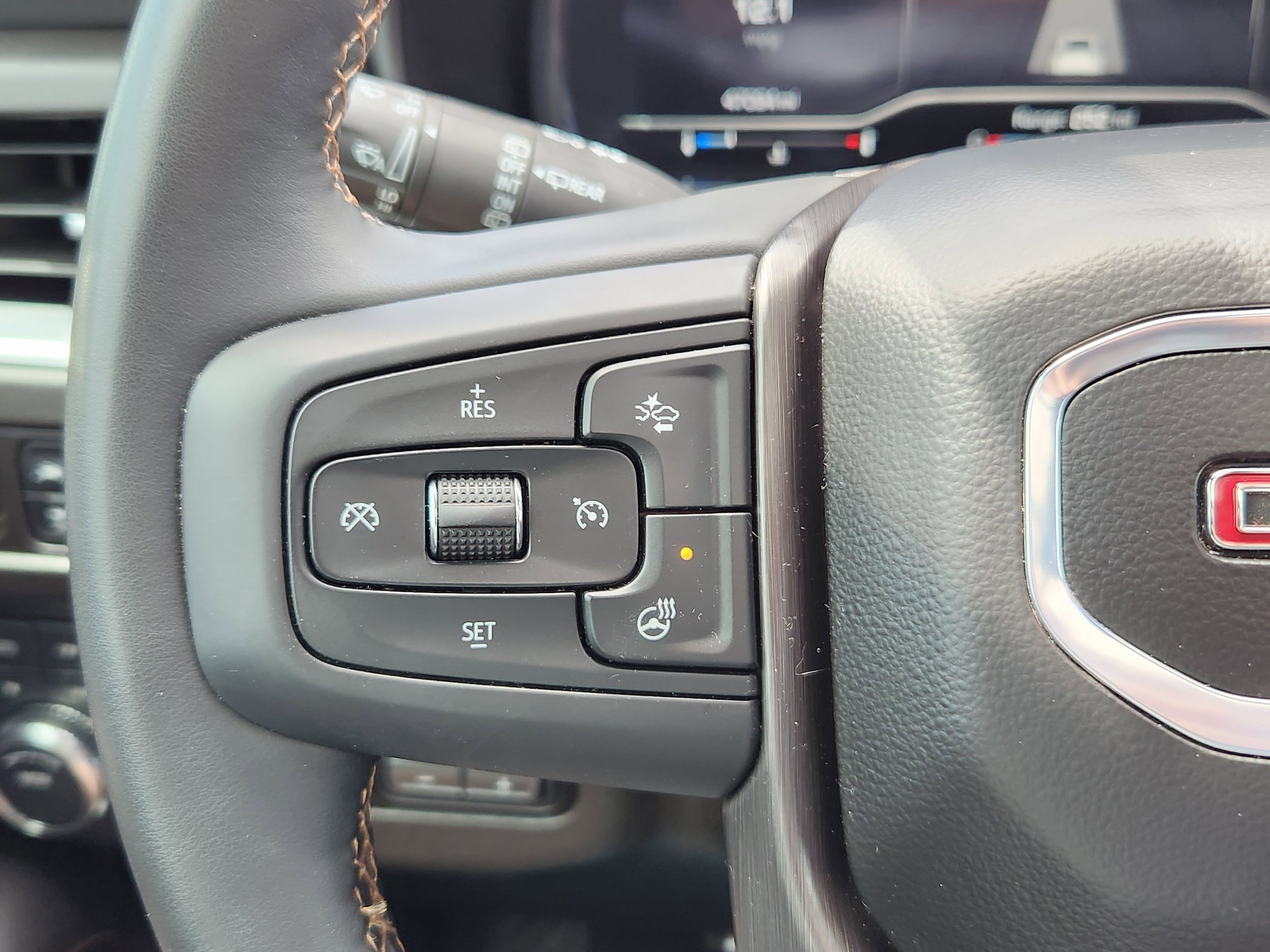 Used 2024 GMC Yukon AT4 w/ Technology Package AWD/4WD image 15
