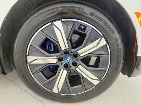 Used 2023 BMW iX xDrive50 w/ Sport Package AWD/4WD image 77