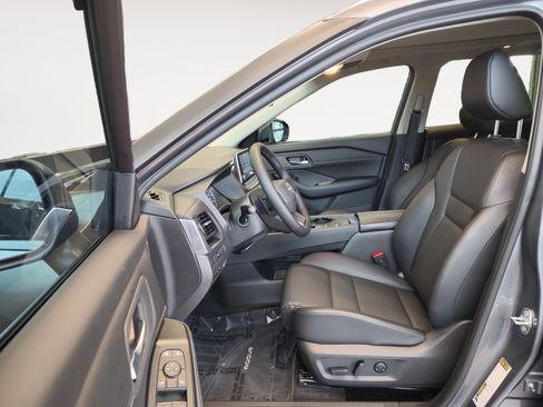 Used 2025 Nissan Rogue SV w/ SV Premium Package FWD image 24