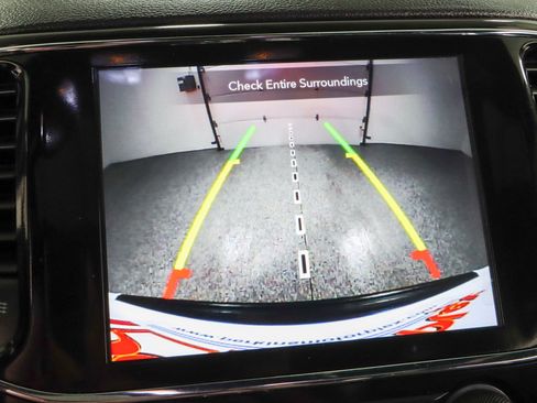 Used 2022 Jeep Grand Cherokee Laredo X image 19