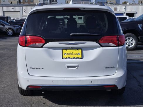 Used 2018 Chrysler Pacifica Limited image 6