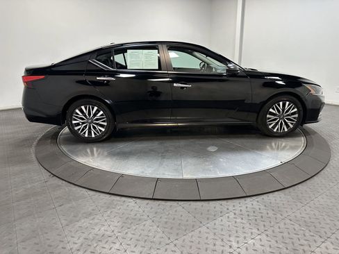 Used 2025 Nissan Altima 2.5 SV FWD image 15