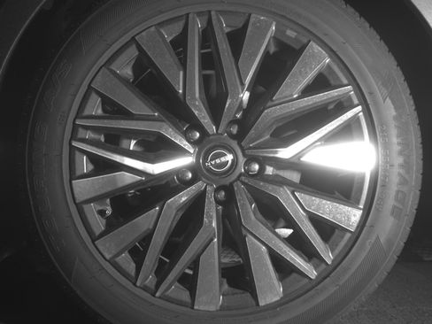 Used 2025 Nissan Altima 2.5 SV FWD image 12